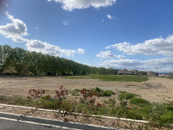 Terrain 600 m² 