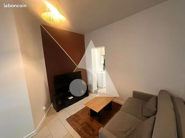 Studio 1 pièce 25 m² 