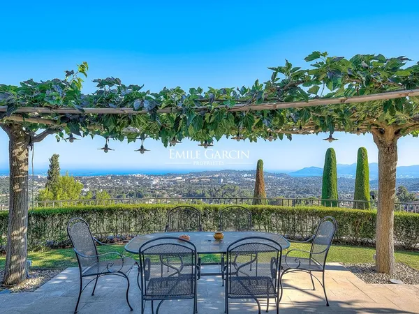 A vendre, Côte d'Azur, Mougins Village - Propriété avec vue mer panoramique 