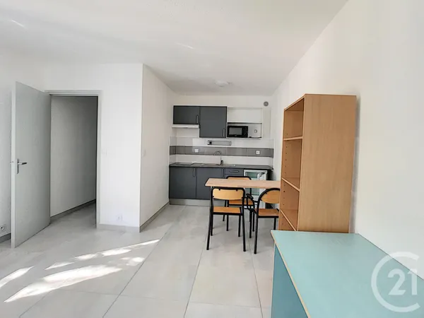 Studio 1 pièce 27 m² 