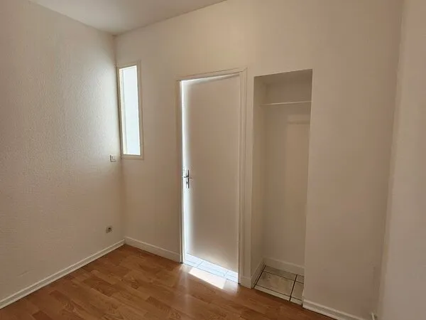 Appartement F1 - chauffage compris - rue Jeanne d'Arc 