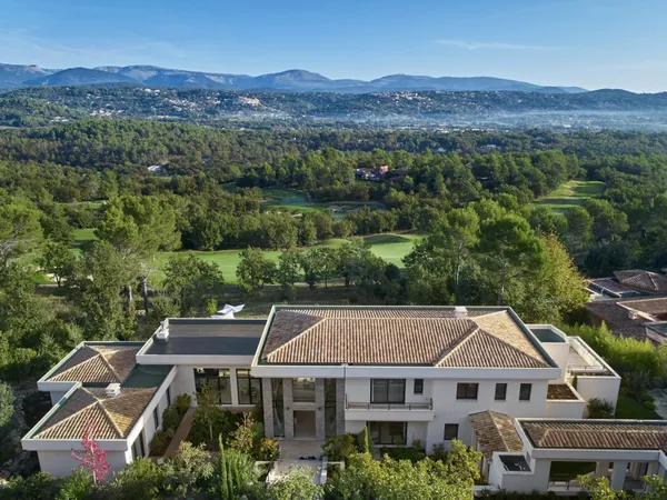 Terre Blanche - Villa avec piscine à débordement chauffée, accès direct au golf & vue 