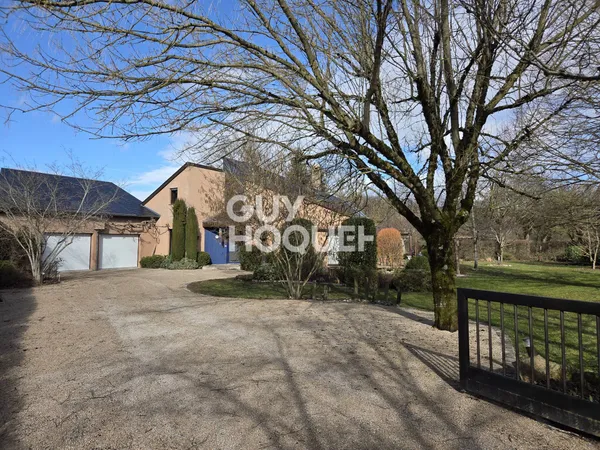 Maison familiale T6 197 m2 avec superbe jardin paysager à Agen-d'Aveyron - Proche Rodez 