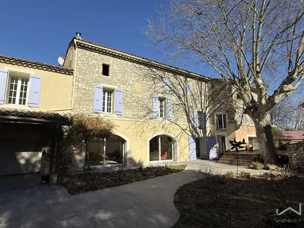 Mas provençal 8 pièces 225 m² 
