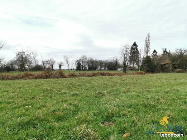 Terrain 2572 m² BAIS 