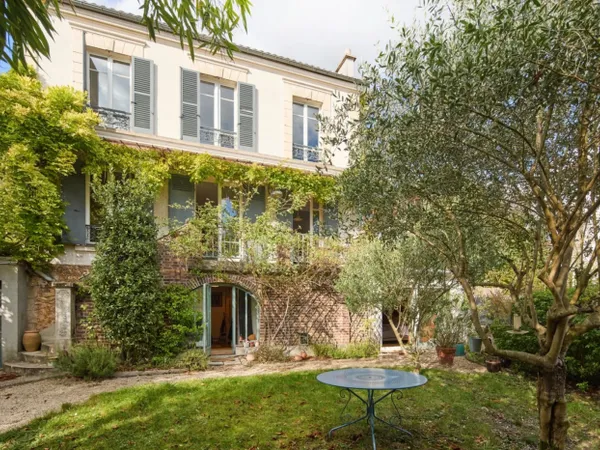 Une jolie maison familiale avec jardin proche du parc de Saint-C 