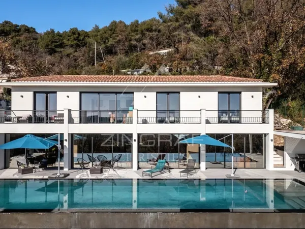 Superbe Villa à Tourrettes-sur-Loup avec Piscine et Vue Panoramique sur la Mer 