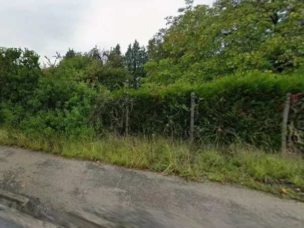 COIGNIERES (78) - A VENDRE TERRAIN AVEC PC PURGE 