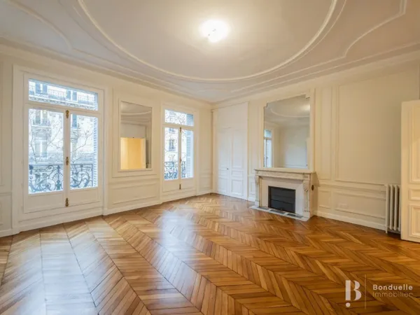 À LOUER VIDE - 6 PIECES DE 196 M2 - QUARTIER SAINT PHILIPPE DU 