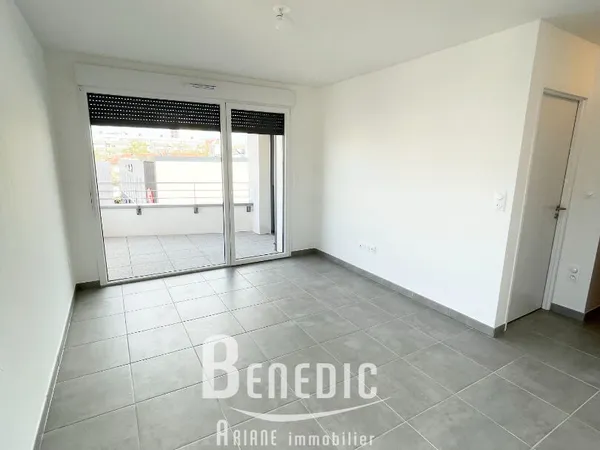 Appartement T2 avec balcon - cuisine équipée - parking et garage - Résidence COPERNIC 
