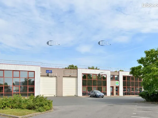 Local d'activité 578 m² 
