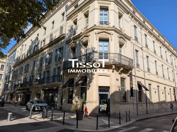 BUREAUX 215 m² avec garages 