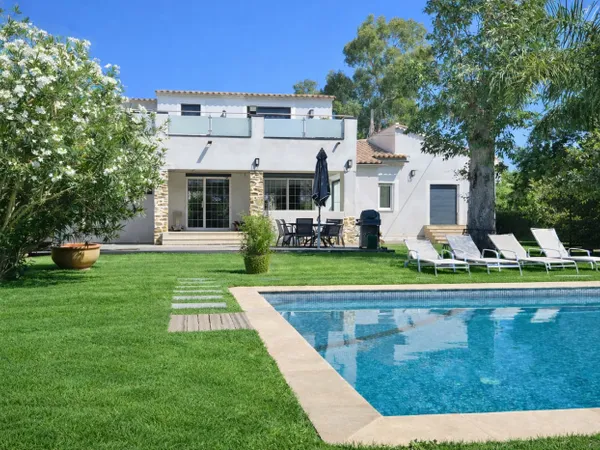 VILLA AVEC PISCINE, PLAGE À PIED 