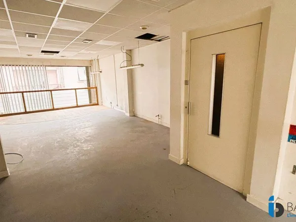 Local commercial 150 m² 