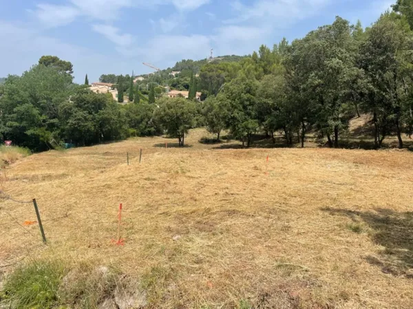 Terrain 800 m² 