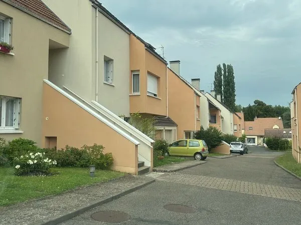 Duplex 2 pièces 49 m² 2 Pièces · Entièrement rénové avec goût · Quartier Saint-Pierre 