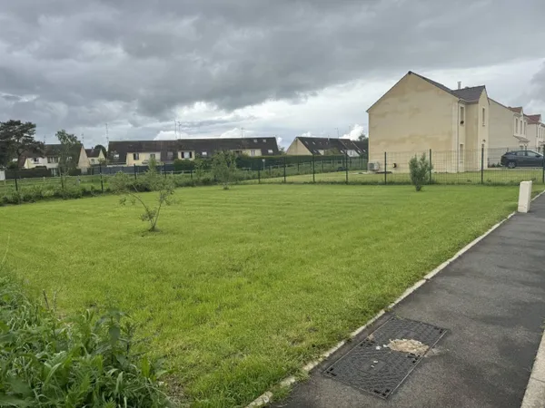 Terrain 759 m² 