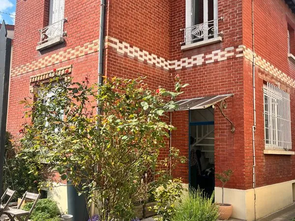 Maison de ville avec Jardin, Loft indépendant et Studio. Proche Métro Mairie d'Aubervilliers - 
