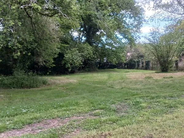 Terrain 1400m2 au calme Proche centre 