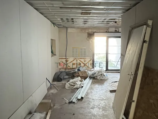Maison avec cour à finir de rénover 