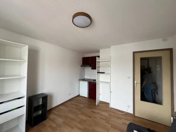 Appartement studio de 20m2 avec balcon et un emplacement de 