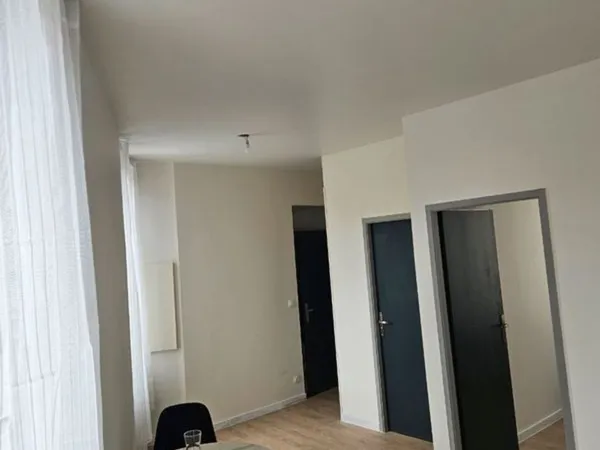 T2 refait à neuf à Louer 