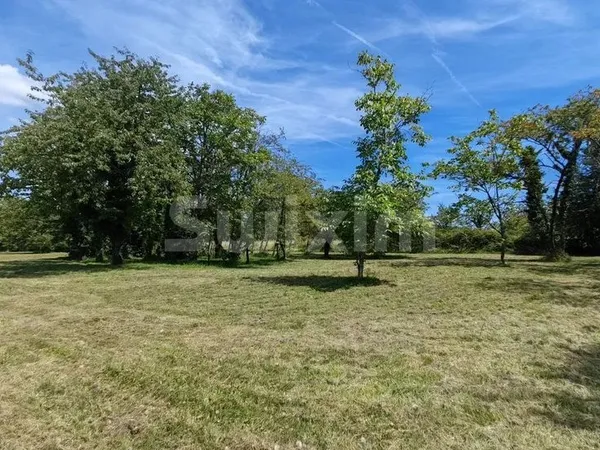 Terrain 2104 m² Champvans 