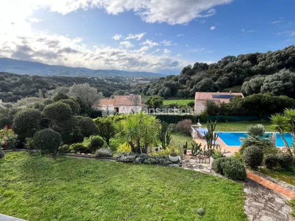 Belle maison avec piscine sur terrain de 2500 m2 a Bastelicaccia