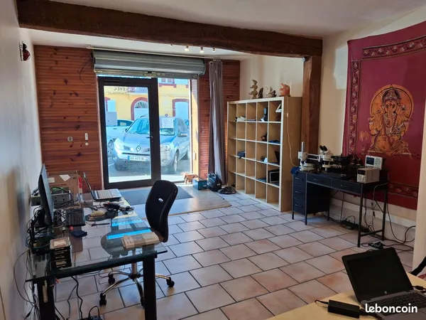 Local Commercial 32 m2 - Centre village 