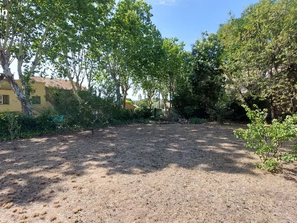 Terrain constructible viabilisé 