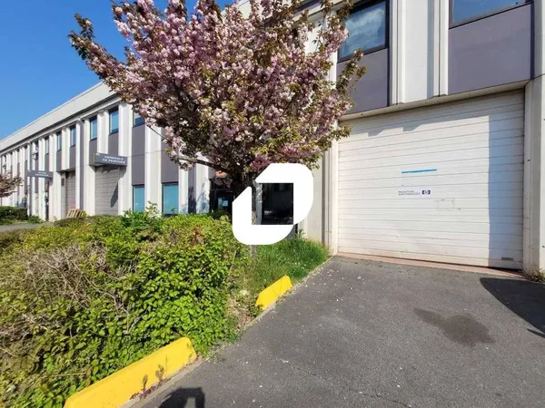 Local d'activité 1488 m² 
