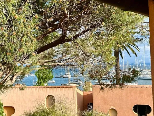Loue d'un appartement à Porquerolles vue sur mer 