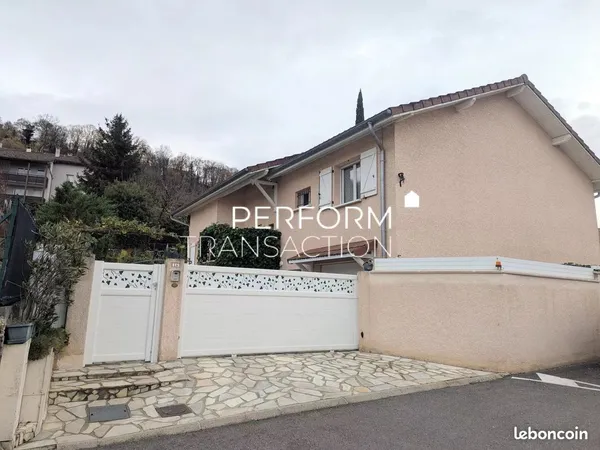 Maison 7 pièces 216 m² 