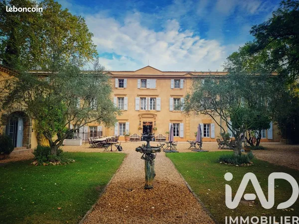 Chateau 30 pièces 1625 m² 
