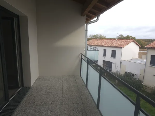 T2 récent avec balcon et parking - Gratentour 