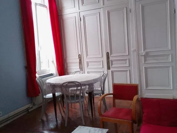 Studio 1 pièce 45 m² 