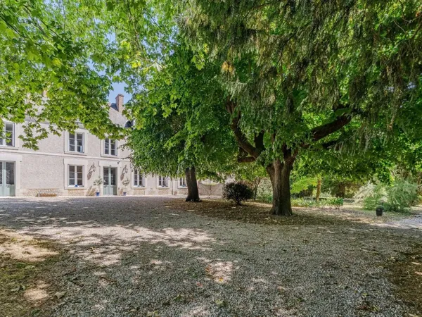 Amboise - INDRE-ET-LOIRE - Maison de caractère de 400 m² environ 