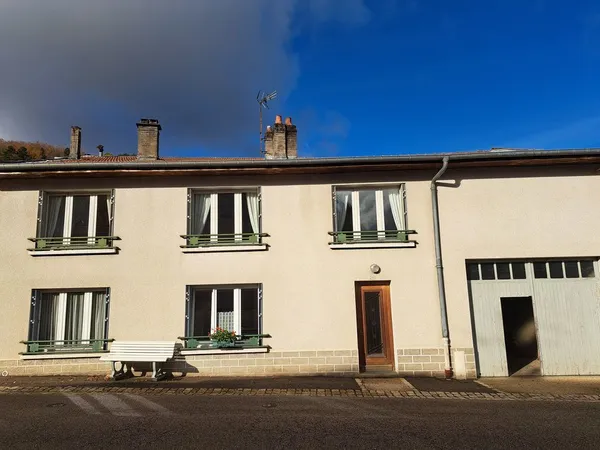 Maison ensoleillée au calme 