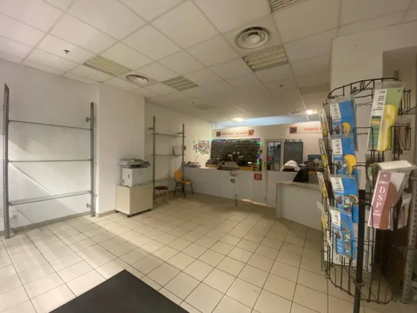 Local commercial 3 pièces 92 m² 
