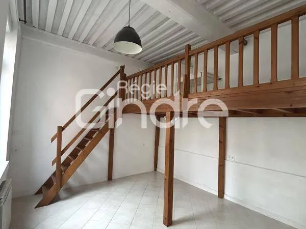 Studio 1 pièce 27 m² 