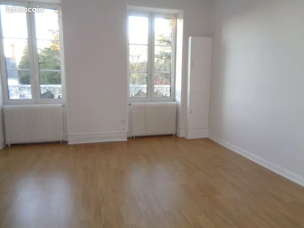 Appartement T 3 à ORVAL 18200 