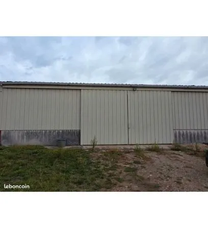 Loue hangar pour hivernage 