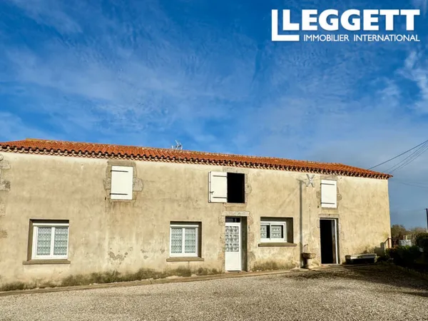 Maison avec dépendances et terrains constructibles 