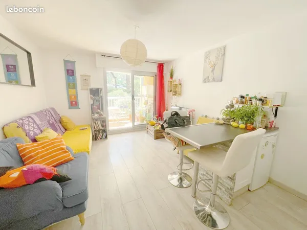Studio 1 pièce 24 m² 