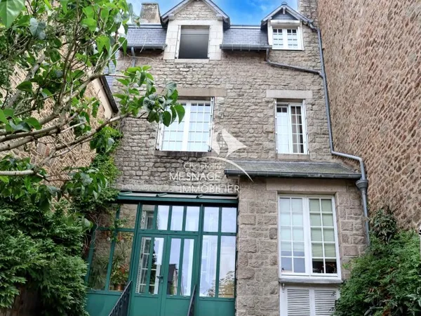 Maison 8 pièces 236 m²