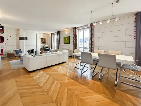 Triplex 6 pièces 130 m² 