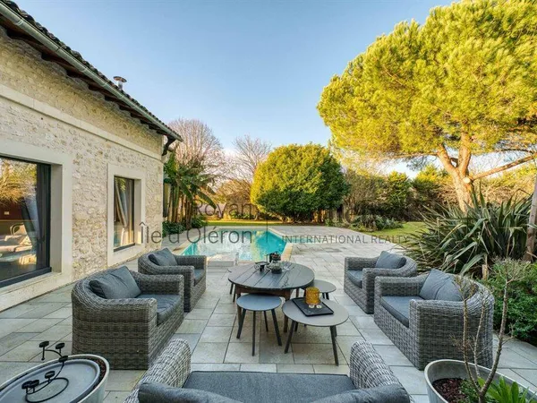 Maison 12 pièces 401 m² 