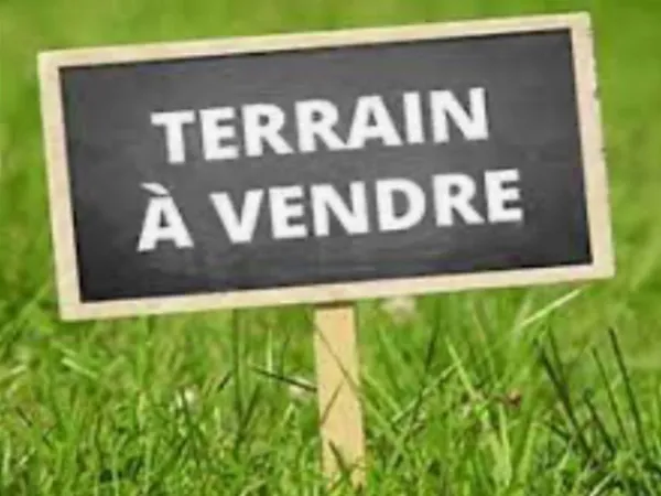 Terrain à bâtir à 10 min au sud de la porte Sainte Croix de 