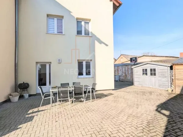 -- Parfait compromis entre une maison et un appartement -- 