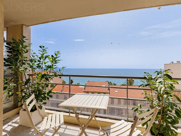 Studio rénové avec vue mer, terrasse et parking 